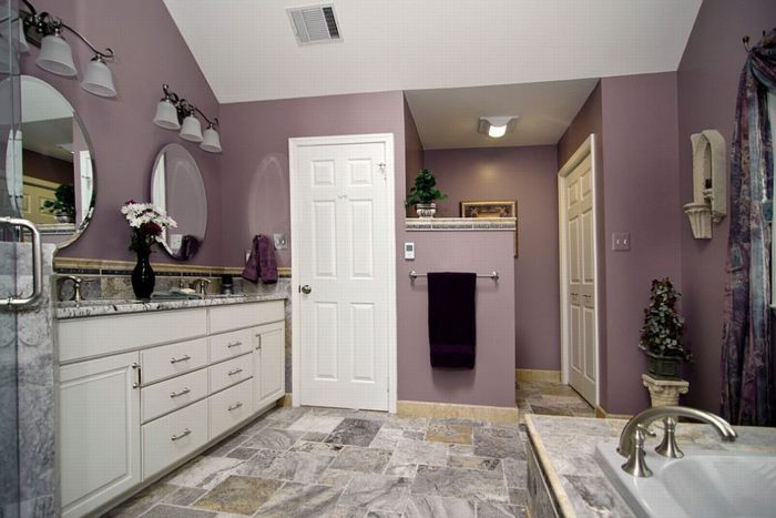 Thiết kế phòng tắm quyến rũ với màu tím 12