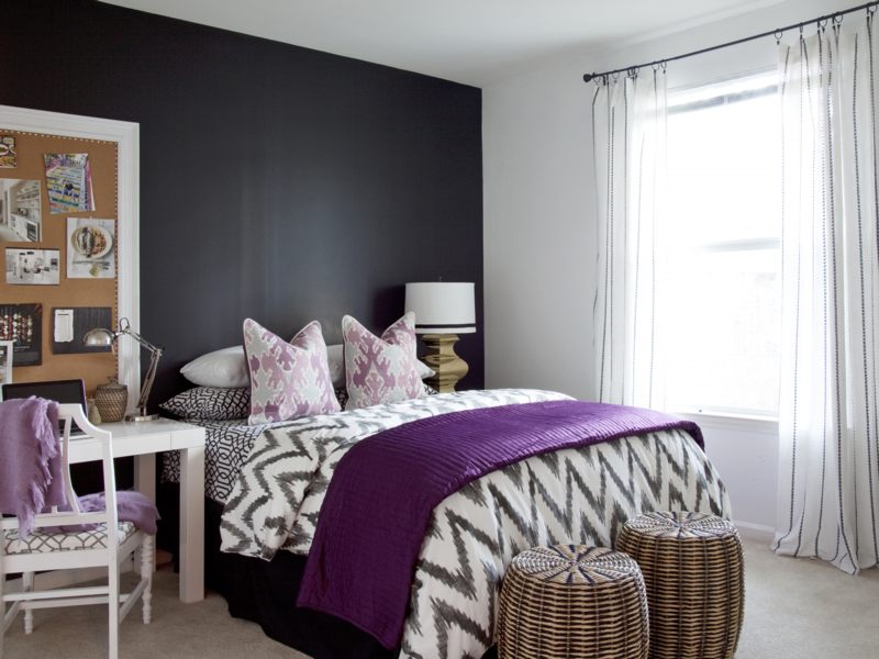 Hình ảnh phòng ngủ cực xinh khi kết hợp 3 sắc màu đen trắng và tím 2